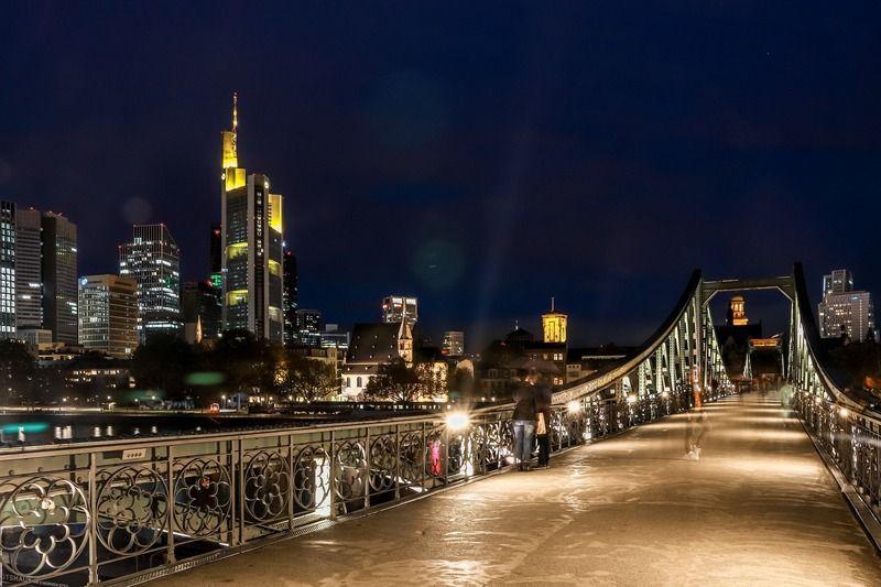 Eiserner Steg, el puente que une el centro histórico con Sachsenhausen y uno de los puntos que se visitan en el tour gratis en Frankfurt